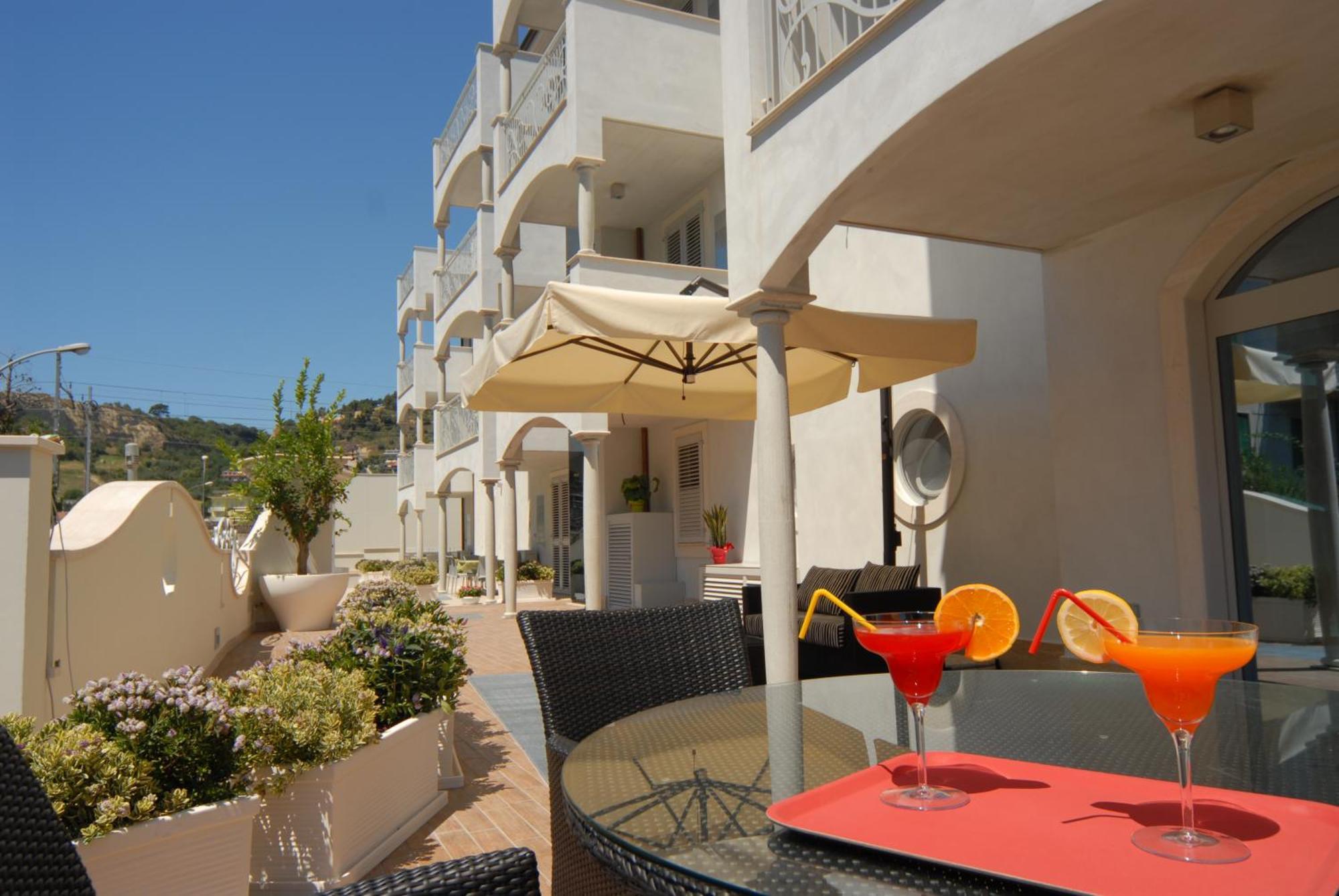 Residence Costa Smeralda Grottammare Eksteriør bilde